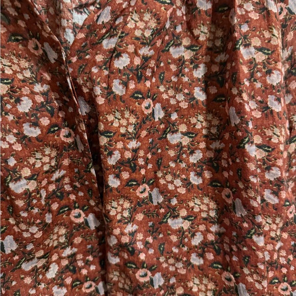 Tuckernuck Vermillion Vine Sawyer Blouse Work Floral Top
Size Large Preppy Boho - Picture 4 of 10
